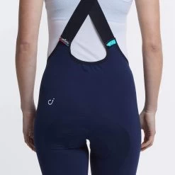 Navy Luxe Women's Bib 2021 -Sport Vêtements Magasin 0007 womens luxe bib shorts navy back detail 2000x e08f3c5a ecf3 40c7 b62a b0ea67af61c9