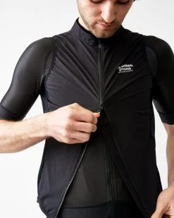 Black Mechanism Stow Away Gilet -Sport Vêtements Magasin 20210305 PNS SS21 141 pdp page
