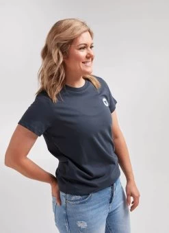 Navy Logo Women's Crew Tee 5 Navy Logo Women's Crew Tee -Sport Vêtements Magasin C Side 20.09.03 BSC WMN NAVY TEE 0003