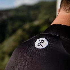 Black Recon Men's Jersey -Sport Vêtements Magasin PelotonDeParis Black Recon Men CyclingJersey Detail1 VeloVeloSingapore