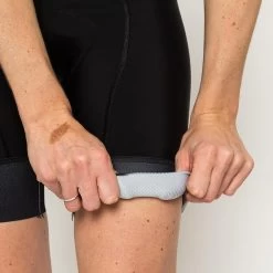 Black Domestique Women's Bib -Sport Vêtements Magasin PelotonDeParis Domestique Black Women CyclingBib Detail VeloVeloSingapore