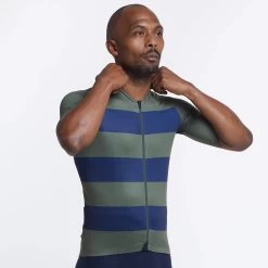 Dark Olive Rugby Ultralight Men's Jersey -Sport Vêtements Magasin mens rugby ultralight jersey olive front 2 2000x dd3a786f 51ad 4221 a3b1 3ba6f49be6ec